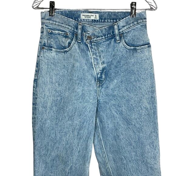 Abercrombie & Fitch The 90 Straight Leg Ultra High Rise Washed Blue Jeans Size 4 - Picture 5 of 12